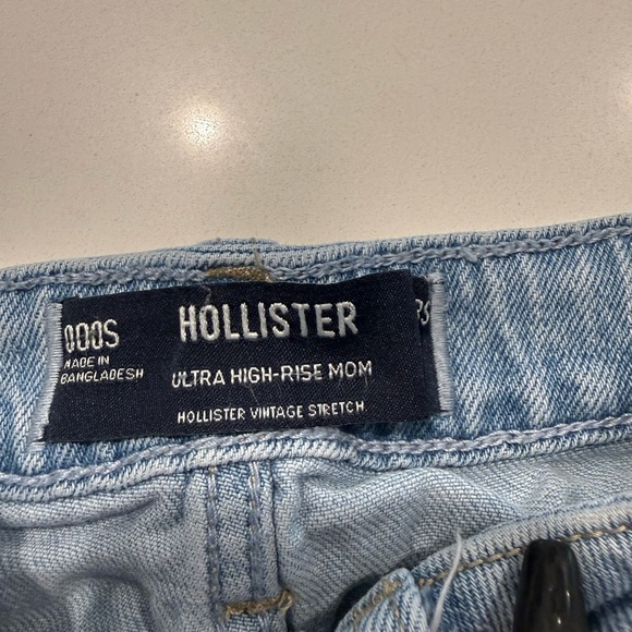 Hollister Ultra High-Rise Mom Jeans in Light Blue - Picture 3 of 7